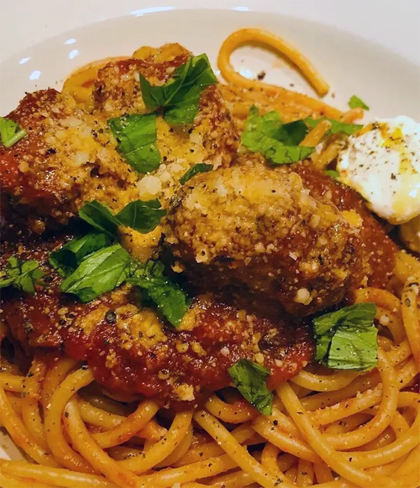 plate4_b Italian tomato pasta dish